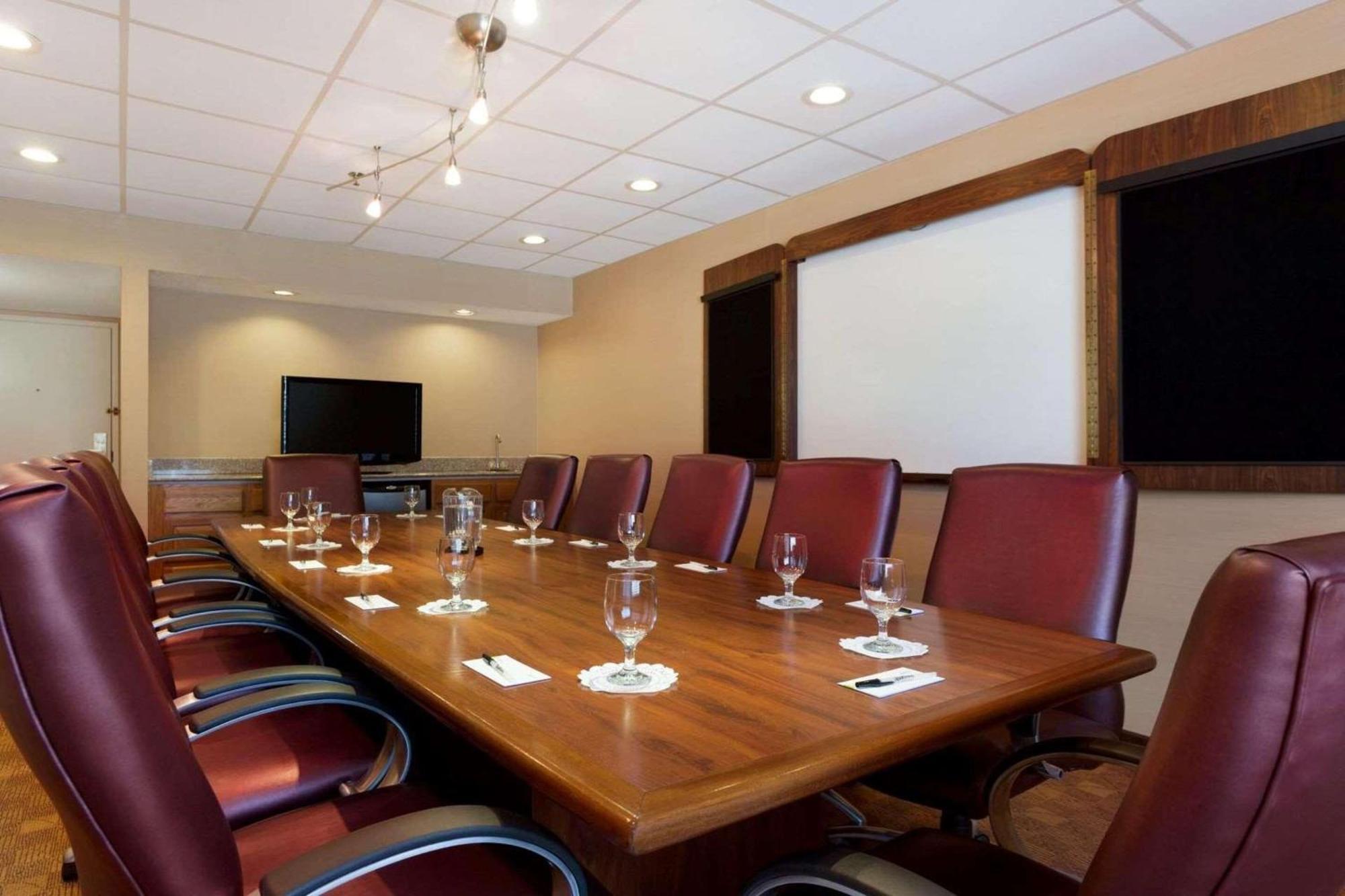 Montrose Radisson Akron-Fairlawn Copley מראה חיצוני תמונה